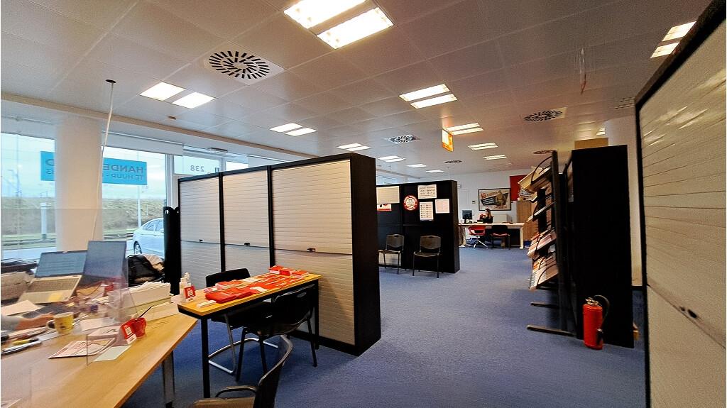 Ruime kantoor- of handelsruimte te huur in Zeebrugge - photo 2