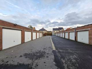 In het hart van Zeebrugge vinden we dit garagecomplex terug. De garages staan per stuk te koop. Een ideale kans voor investeerders die op zoek...