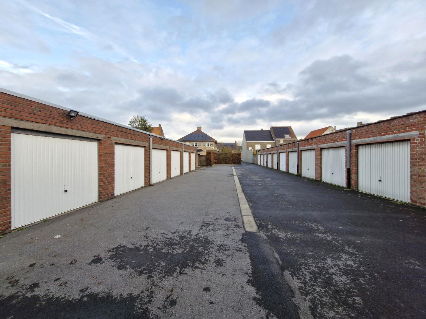 Garageboxen te koop in het centrum van Zeebrugge – Unieke investeringskans! - foto 1