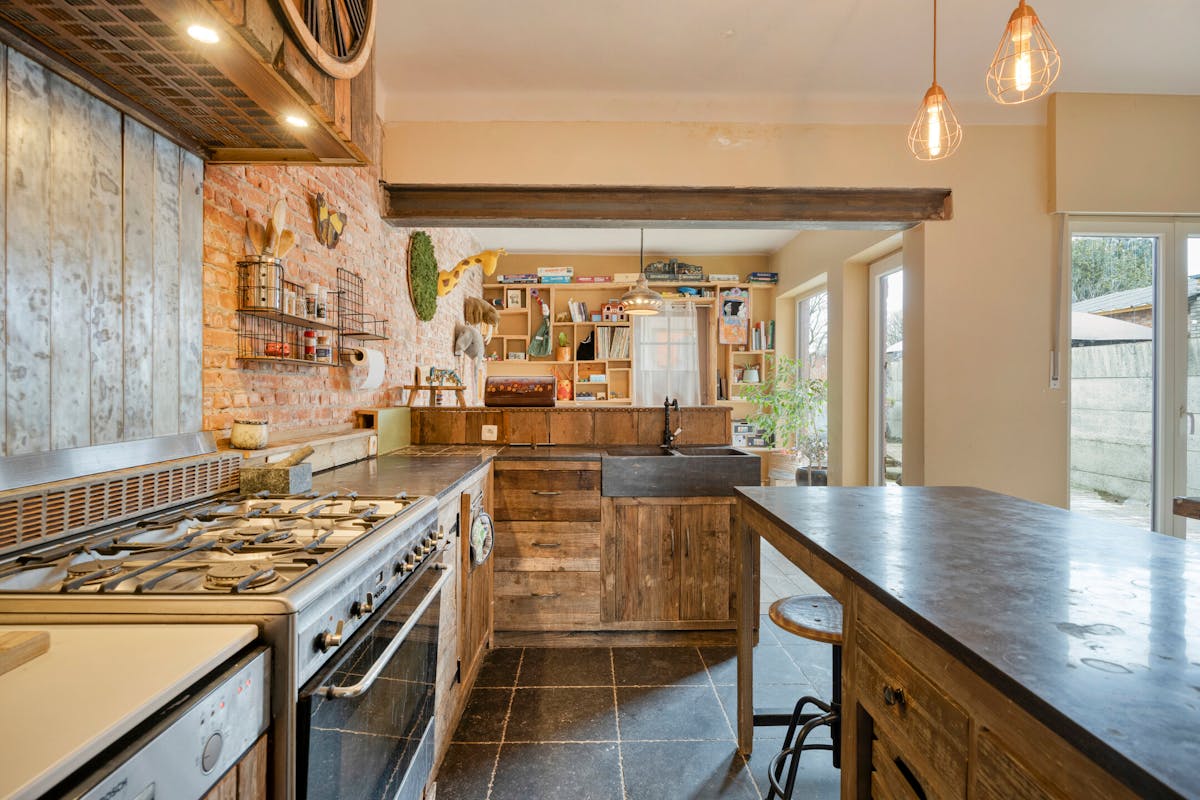 Gerenoveerde woning met bijgebouw te koop in Oud-Turnhout. - foto 4