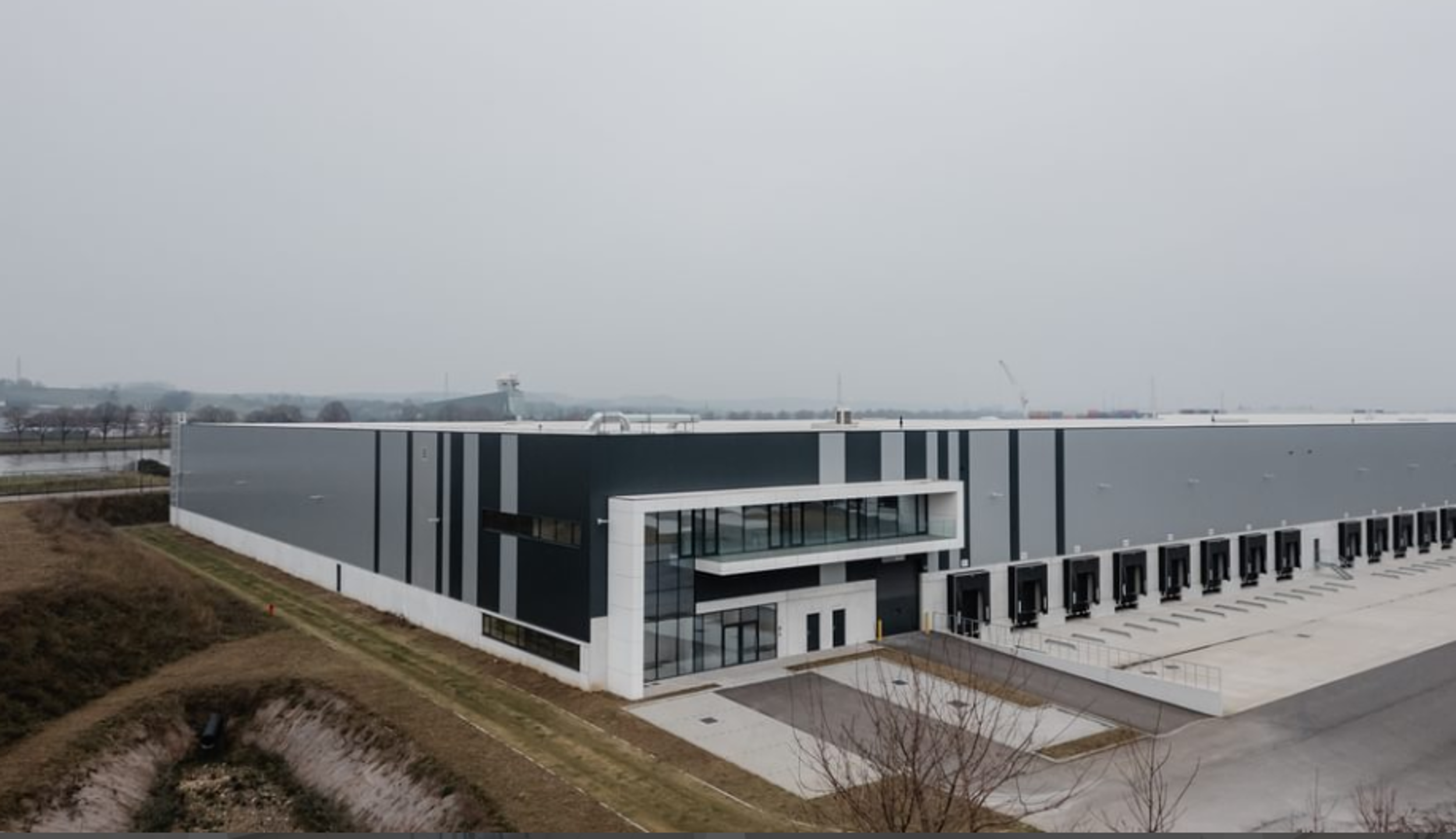 Moderne logistieke magazijnen te huur – Trilogiport Luik | Inclusief kantoor & mezzanine - foto 2