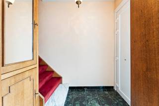 <p>Te koop: halfopen woning in de Zaubeekstraat, Zulte, gelegen in een rustige residentiële buurt.</p>
<p> </p>
<p>Deze woning uit 1969 biedt veel potentieel voor wie op zoek is naar een gezinswoning met ruimte en mogelijkheden. De zeer grote tuin is een absolute troef, ideaal voor buitenleven en ontspanning. Dankzij de goede ligging geniet u van een vlotte verbinding naar het centrum en E17, terwijl u toch in een rustige omgeving woont.</p>
<p> </p>
<p>Belangrijkste ruimtes:<br />• Woonkamer met plaats voor een gezellige zithoek en eethoek.<br />• Keuken met directe toegang tot de kelder.<br />• Drie slaapkamers, 2 grote.<br />• Badkamer met basisvoorzieningen.<br />• Inkomhal met toegang tot de living.<br />• Garage en staanplaats voor extra parkeermogelijkheden.<br />• Berging voor extra opslag.<br />• Grote tuin met veel mogelijkheden.</p>
<p> </p>
<p>Troeven:<br />• Zeer grote tuin.<br />• Woning met veel potentieel.<br />• Zeer goede ligging.</p>
<p> </p>
<p>Neem vandaag nog contact op met uw ERA-makelaar voor een bezoek.</p>
<p> </p>
<p>JOUW DROOMHUIS. ZO GEVONDEN!</p>