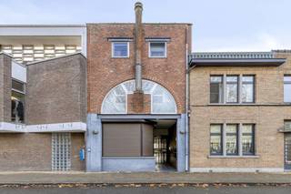 Dit verzorgd gelijkvloers appartement aan de Pastoor Vandenhoudtstraat 3 in Kapellen biedt een ideale mix van comfort, praktische indeling en...