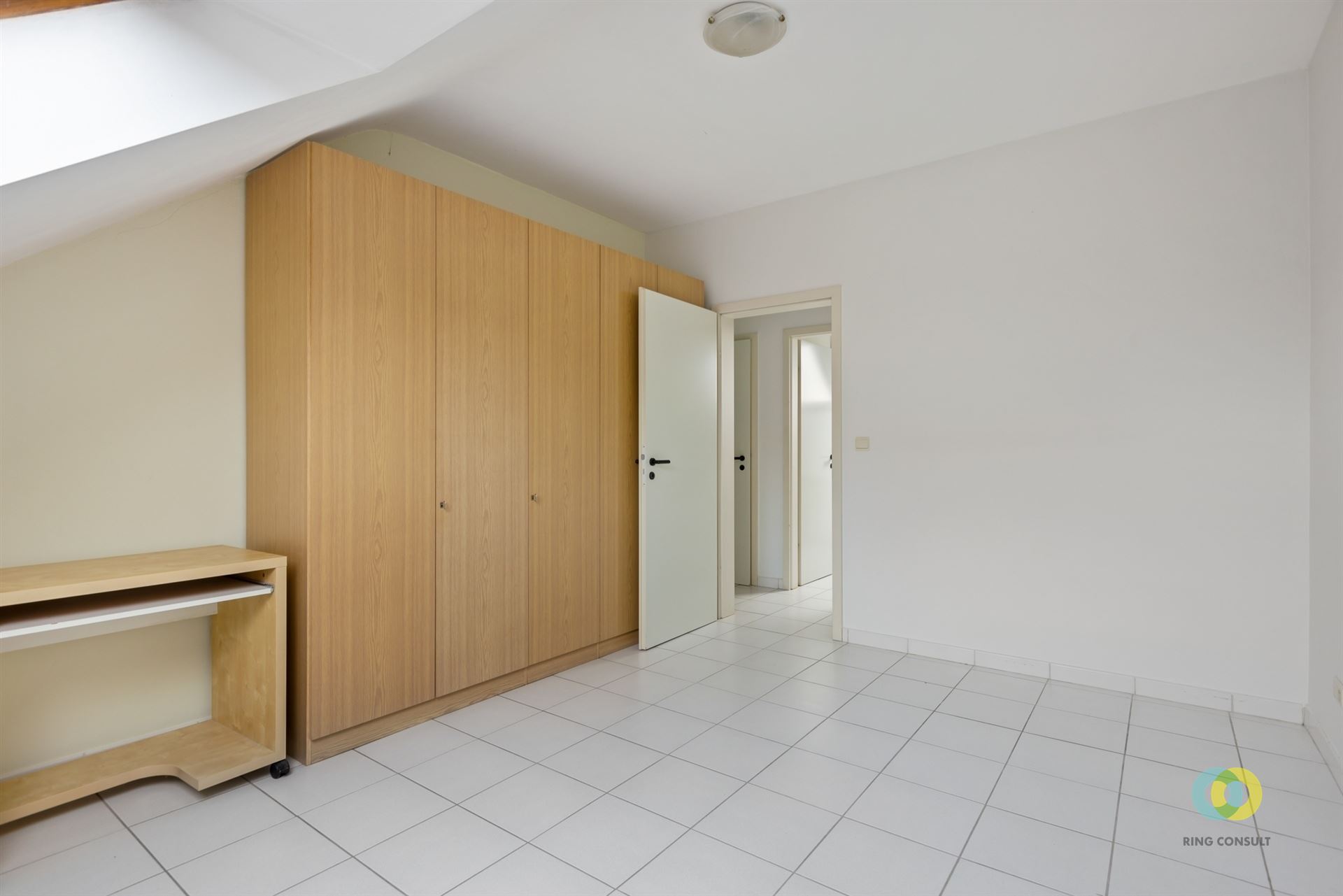 Appartement mansardé d'une chambre avec grande terrasse. - photo 5