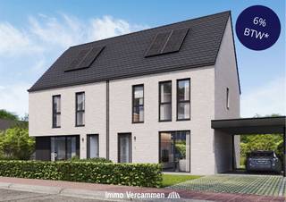 <p><span>In </span><span>Project Pirouet</span><span> woon je ruim, licht en toekomstgericht. Deze zes gezinswoningen zijn ontworpen voor wie graag ruim woont, zonder in te boeten aan gezelligheid en huiselijkheid.</span></p><p><span>Elke woning beschikt over een open leefruimte met grote raampartijen, ruime slaapkamers en een mooi budget voor keuken en sanitair. Kwalitatieve vloeren, een private tuin met sfeervol terras en een inpandige garage of carport zorgen voor dagelijks comfort. Uniek is de </span><span>volwaardige zolderverdieping met vaste trap</span><span>, die je volledig naar eigen wens kan invullen: extra slaapkamer, bureau, speelkamer of hobbyruimte.</span></p><p><span>De woningen zijn volledig </span><span>future-proof</span><span> uitgerust met warmtepompen, zonnepanelen, vloerverwarming, regenwaterrecuperatie en doorgedreven isolatie. Het lage E-peil garandeert niet alleen een aangenaam binnenklimaat, maar ook lage energiekosten en een minimale ecologische impact.</span></p><p><span>Dankzij persoonlijke klantenbegeleiding geniet je van </span><span>volledige ontzorging</span><span>: van toonzalen en materiaalkeuzes tot kleuradvies en inrichting, steeds afgestemd op jouw stijl en budget.</span></p><p><span>Extra voordeel:</span><span> deze woningen komen in aanmerking voor </span><span>6% btw</span><span> (onder de wettelijke voorwaarden). Duurzaam wonen én slim investeren gaan hier hand in hand.</span></p><p><span> </span></p>