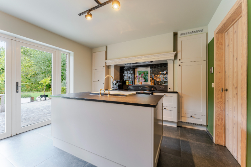 Grote woning op ruim perceel met landelijk karakter. - foto 4