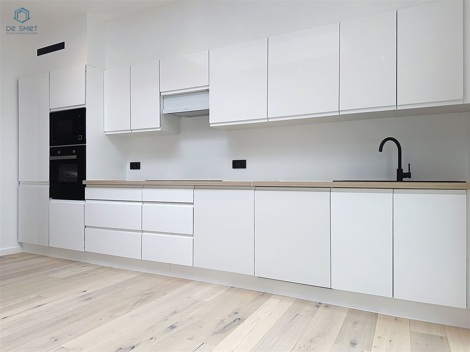 Beautifully Renovated Townhouse with 5 Bedrooms, 2 Bathrooms, and Garden in the Heart of Geraardsbergen - photo 5