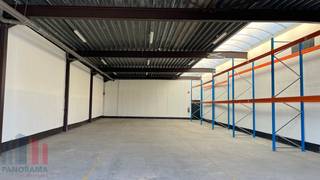 Strategisch gelegen <strong>magazijn van 240 m²</strong> te huur bij de op- en afrit 21 Herentals-Industrie van de E313, in Industriepark ‘Klein Gent’.<br /><br />De loods is voorzien van een automatische sectionale poort (4 m hoogte) en afzonderlijke toegangsdeur, lichtstraat en polybetonvloer. Het bedrijfsgebouw is geschikt voor zowel opslag als productie en biedt dus een ideale omgeving om te ondernemen. Voldoende parkeergelegenheid bij het gebouw.<br /><strong>Onmiddellijk beschikbaar</strong>. Ook andere oppervlaktes mogelijk!<br /><br />Contacteer <strong>PANORAMA B2B </strong>voor bijkomende (technische) inlichtingen, plannen of een vrijblijvend plaatsbezoek 011 220 500.