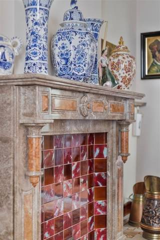 TOPPER !Ruime herenwoning centrum Oudenaarde Indeling :Een grote garage met elektrische poort, douche en toiletDe garage kan bv dienen als...