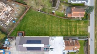 Gelegen nabij het centrum van De Pinte en op fietsafstand van winkels, scholen, station,... treffen we dit bouwrijpe, zeer ruime lot bouwgrond...