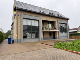 Dit instapklare appartement bevindt zich op de tweede verdieping van een verzorgd gebouw in Geel, op wandelafstand van winkels, scholen...