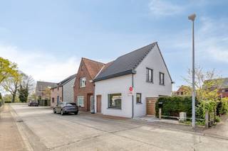 Kom deze woning ontdekken tijdens de bezoekdagen op 09/05 en/of 13/05! Op zoek naar een instapklare woning op een rustige locatie in Beernem? Dit...