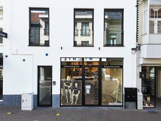 Deze strategisch gelegen winkelruimte bevindt zich in de Stationsstraat, één van de winkelstraten gelegen in het hart van Zottegem. Het gebouw...