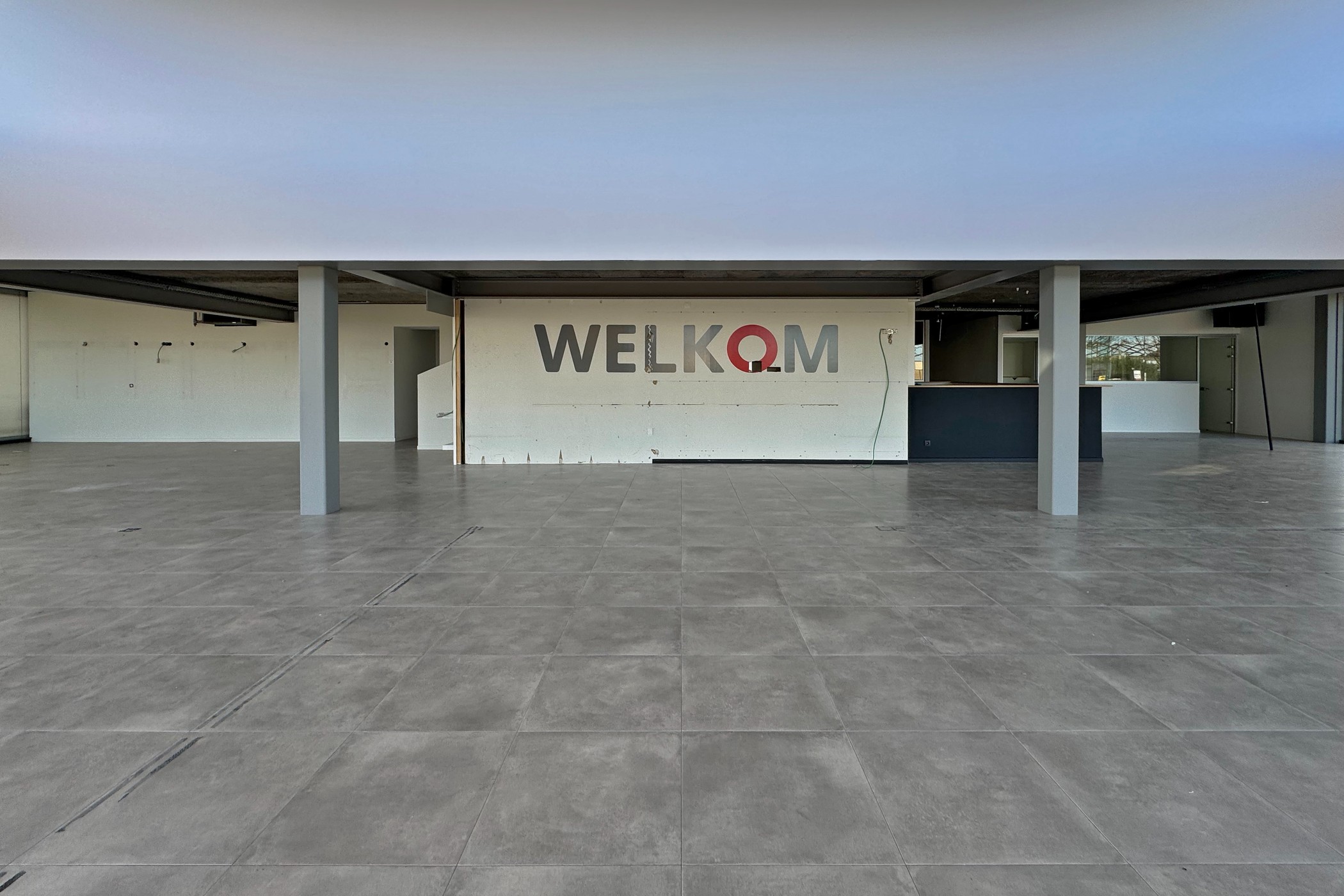 Te huur: Showroom met opslagruimte en kantoren langs de N42 - foto 2