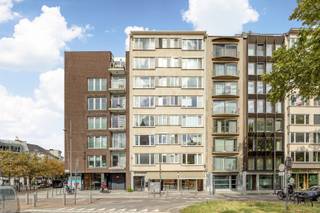 Wonen op ‘t Zuid en toch meteen op de Ring of in het centrum van Antwerpen?Welkom in dit lichtrijke en stylishe appartement op de 5e verdieping – mét...