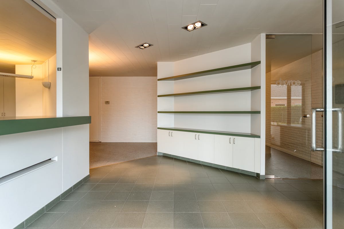 Magazijn met kantoor te huur in Ooigem - foto 4