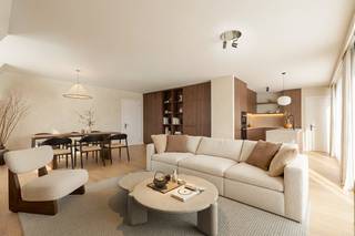 Voor wie op zoek is naar comfortabel en hedendaags wonen in een aangename omgeving, stellen wij dit nieuwbouw dakappartement voor, gelegen in Zandhoven. U bevindt zich op slechts enkele minuten stappen van het centrum, maar kan wel genieten van de rustige straat. <br />Dit appartement combineert moderne architectuur met een doordachte indeling en biedt de ideale woonoplossing voor wie ruimte, licht en wooncomfort weet te waarderen.<br /><br />Met een bewoonbare bruto oppervlakte van 150 m² geniet u hier van een lichtrijke en aangename leefomgeving. Bovendien krijgt de koper de mogelijkheid om de afwerking nog naar eigen smaak te bepalen, waardoor u het appartement volledig kan inrichten volgens uw persoonlijke woonstijl.<br /><br />Via de inkomhal bereikt u de ruime leefruimte met zithoek en eethoek. De keuken is aansluitend aan de eet-woonkamer, met directe toegang tot het grote terras, doch staat niet in het zicht. Naast de keuken bevindt zich de berging.<br />Dankzij de grote raampartijen geniet deze ruimte van een overvloed aan natuurlijk licht, wat zorgt voor een open en warme sfeer. U kan zowel vanuit de leefruimte als de keuken naar het grote terras.<br /><br />Het appartement beschikt over drie slaapkamers, waarvan één voorzien is van een geïntegreerde dressing ( en mogelijkheid tot extra badkamer) Daarnaast is er een badkamer en een technische ruimte aanwezig, wat zorgt voor praktische opbergruimte. Het appartement wordt verwarmd via een energiezuinige warmtepomp in combinatie met vloerverwarming.<br /><br />Dit nieuwbouwappartement wordt niet verkocht onder de Wet Breyne, maar biedt kopers wel de mogelijkheid om de afwerking nog naar eigen smaak te kiezen.<br /><br />Bijkomend is er een kelderberging inbegrepen en is er de mogelijkheid om optioneel een staanplaats (€15.000) of carport (€20.000) aan te kopen. <br /><br />Een ideale opportuniteit voor wie op zoek is naar een modern en energiezuinig appartement op een aangename locatie in Zandhoven, met vlotte verbindingen en voorzieningen in de nabije omgeving.<br /><br />Inlichtingen in aanvraag. Verkoop onder btw op constructie en registratierechten op grondaandeel. E-peil maximum 30.<br /><br />Interesse? Neem gerust contact met ons op voor meer informatie of een bezoek ter plaatse.<br />*Renders ter illustratie
