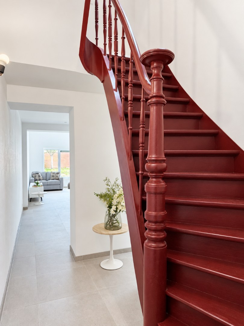 Grote vernieuwde woning met 4 kamers, uitweg en veel ruimte - foto 4