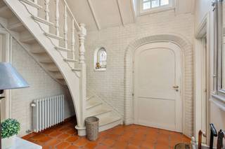 Instapklare, ruime en energiezuinige villa op ca. 683 m² in een rustige doodlopende straat te Putte-Kapellen. Deze perfect onderhouden...