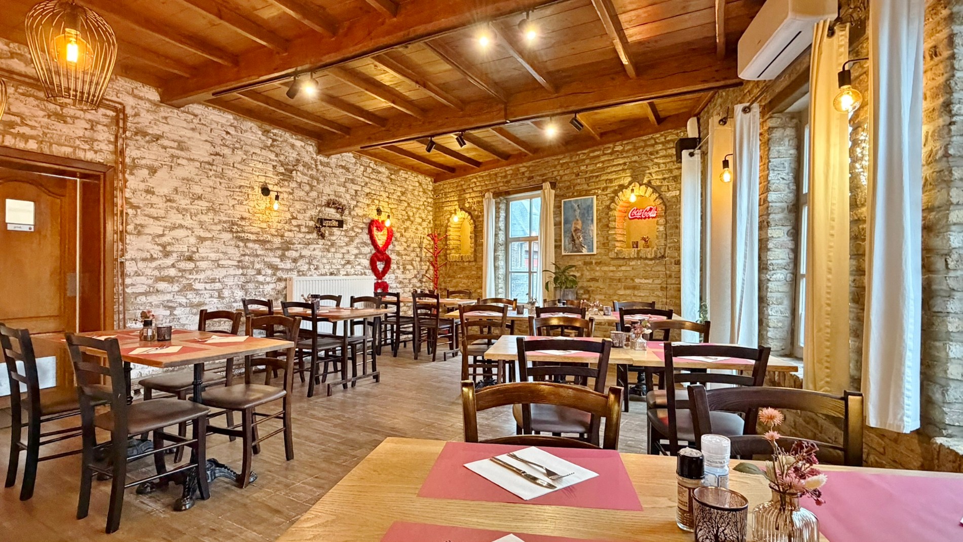 Unieke kans: Instapklaar restaurant met woonst in hartje Watou - foto 3