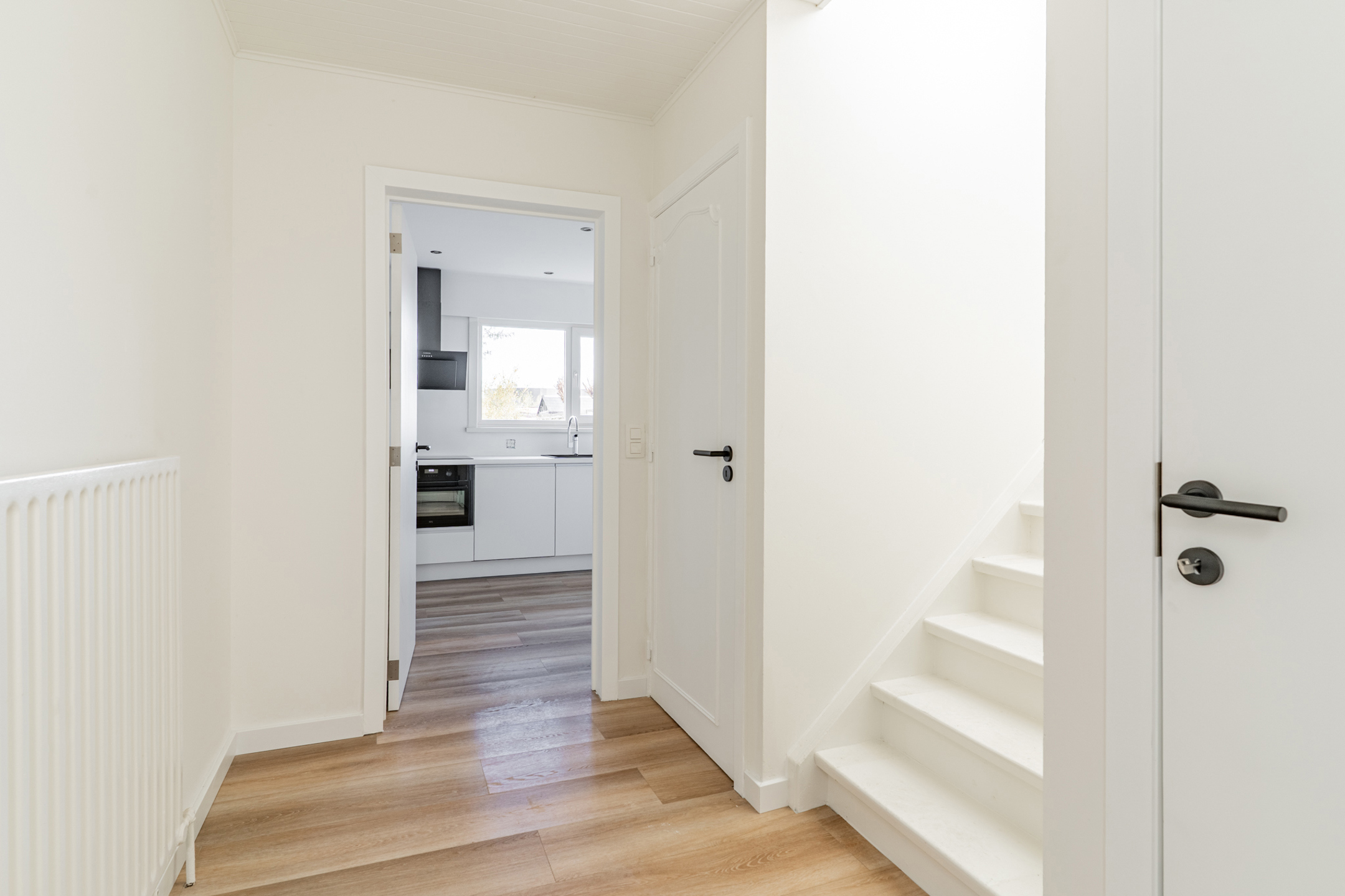 Recent vernieuwde woning met 3 slaapkamers en ruime tuin op 481m² - foto 3