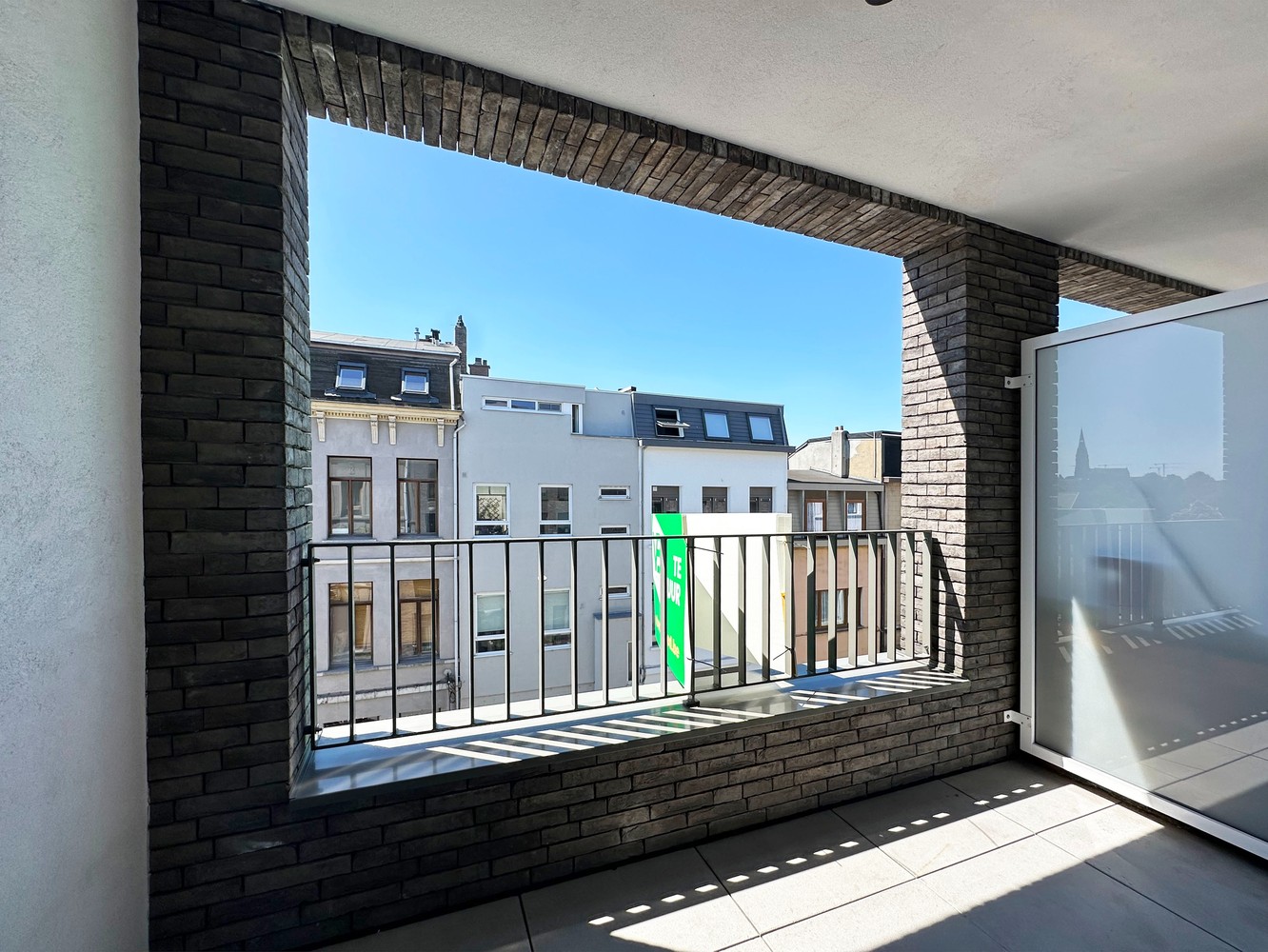 Appartement met 2 slaapkamers en terras te Antwerpen! - foto 2