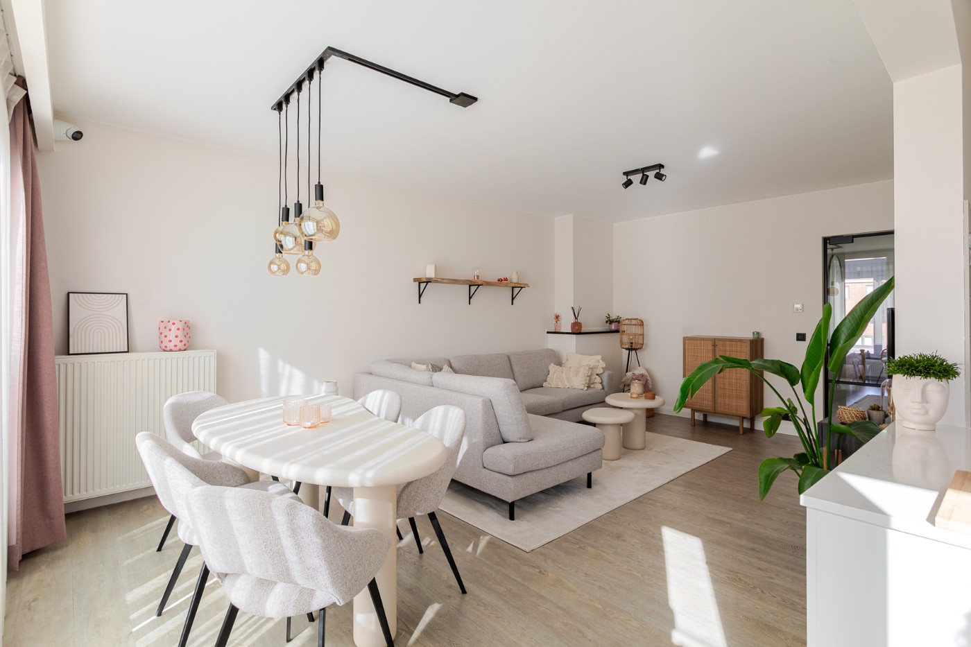 Prachtig gerenoveerd appt. met 2 slpk. en balkon op toffe locatie in Schoten - foto 4