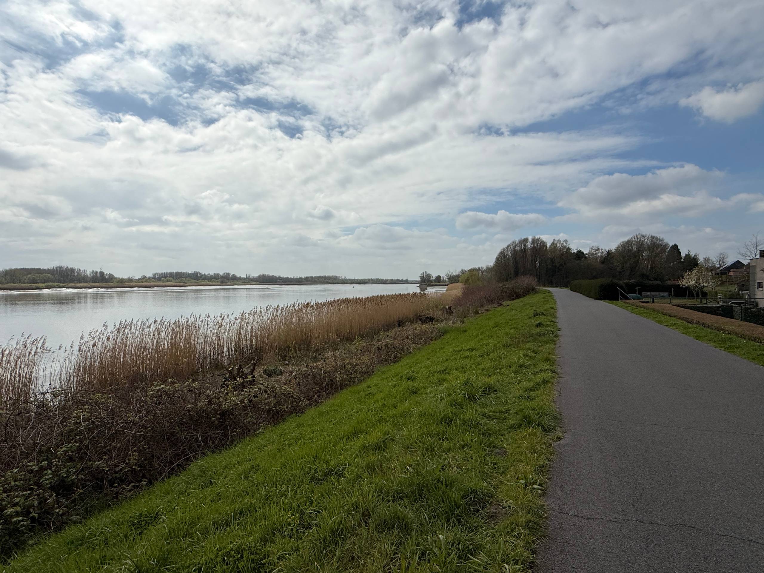 Exclusief dakappartement met uniek waterzicht, royale ruimtes en uitzonderlijk grote garage! - photo 3