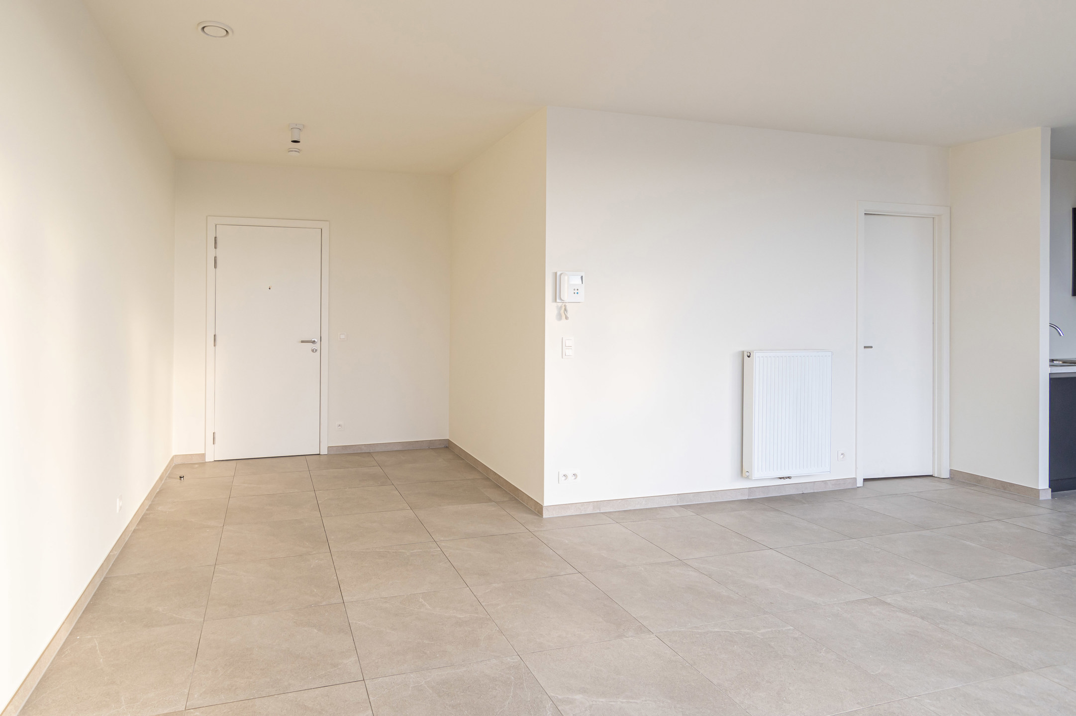 Instapklaar tweeslaapkamerappartement met terras - foto 5