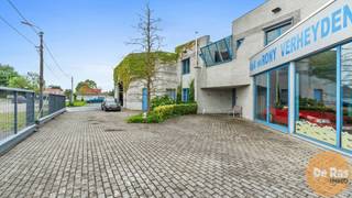 KALKEN - Dit handelspand van 440m² met spatieus appartement bevindt zich op een AA locatie.Uw zaak kan hier niet ongezien gepasseerd worden, er is...