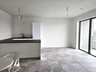Dit recente appartement op de eerste verdieping, gelegen aan Heizijde, is klaar voor een eerste bewoning en combineert comfort met een...
