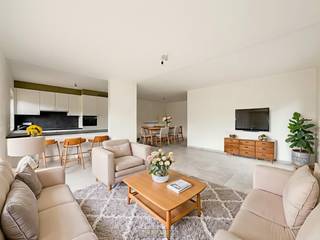 <strong>LUXUEUS NIEUWBOUWPROJECT</strong> in Brakel, afgewerkt in <strong>TIJDLOZE COTTAGE-STIJL</strong> met oog voor kwaliteit en detail. Deze kleinschalige residentie omvat <strong>9 ENERGIEZUINIGE NIEUWBOUWAPPARTEMENTEN MET 1, 2 OF 3 SLAAPKAMERS</strong>, ideaal voor alleenstaanden, koppels, jonge gezinnen of senioren. Elk appartement geniet van een do<strong>ORDACHTE INDELING, MAXIMALE LICHTINVAL</strong> en een <strong>RUIME PRIVÉ BUITENRUIMTE</strong> in de vorm van een terras of een eigen tuin. Met bewoonbare oppervlaktes van <strong>86 M² TOT 130 M² </strong>biedt dit project comfort op maat. Daarnaast zijn er <strong>13 PARKEERPLAATSEN VOORZIEN</strong>. Dankzij de centrale ligging in het hart van Brakel, <strong>DICHT BIJ WINKELS, SCHOLEN EN OPENBAAR VERVOER</strong>, én de vlotte verbinding naar omliggende steden, combineert Residentie Rano het beste van <strong>LANDELIJK WONEN MET STEDELIJKE BEREIKBAARHEID.</strong> Gezamelijke tuinberging voor fietsen en andere achteraan voorzien, alsook 2 staanplaatsen met oplaadpunt voor wagens en vooraan 1 gehandicapten en 1 extra bezoekersparking.. Kwalitatief <strong>WONEN, DUURZAME TECHNIEKEN EN EEN HOOG WOONCOMFORT</strong> maken van Residentie Rano een slimme vastgoedinvestering én een warme thuis. <br /><br />Verkoop valt onder 21% BTW!<br /><br />Adres: Herreweg 35 te Brakel