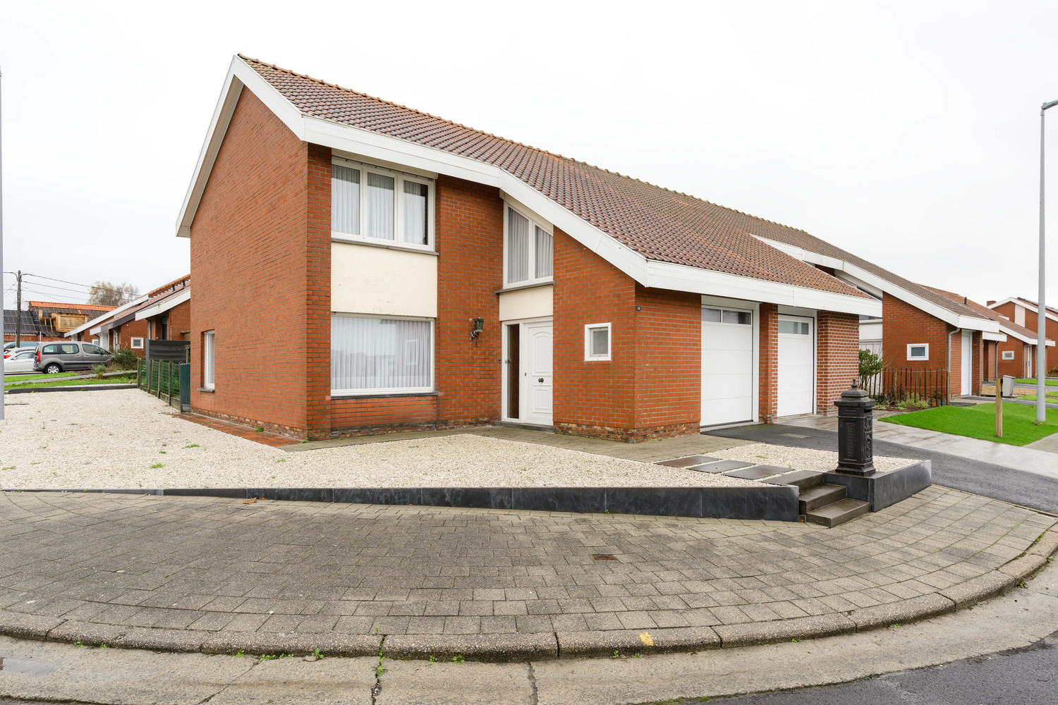 Halfopen woning te Meulebeke. - foto 1