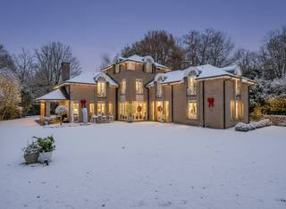 This stylish, spacious villa exudes class and sophistication from the moment you enter the green driveway. Located in a quiet residential...