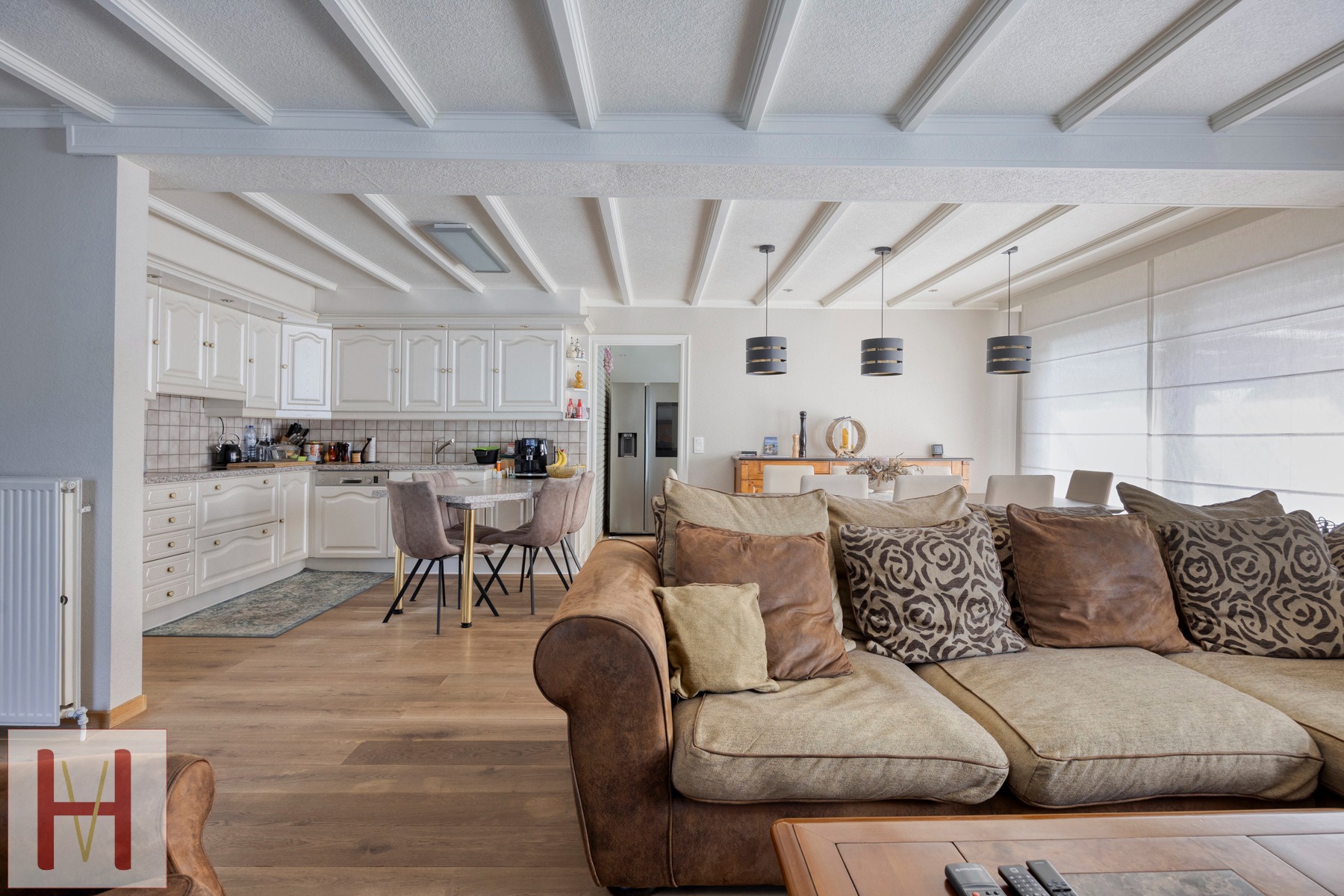 Woning op een hoekperceel met een magazijn van +/- 100m². - foto 4