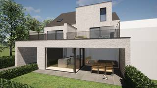 PLUSPUNTEN: <br />+ perceeloppervlakte: 500 m²<br />+ bouwvergunning afgeleverd<br />+ mogelijkheid tot 3 appartementen<br />+ rustige locatie<br />+ Bocholt centrum<br />+ verkavelingsvergunning in orde<br />+ kosten nutsvoorzieningen reeds betaald (fluvius)<br />+ bouwrijpe grond, na aankoop direct mogelijk te bouwen<br /><br />ALGEMEEN:<br />Midden in het centrum van Bocholt is deze bouwplaats gelegen welke beschikt over de mogelijkheid tot het bouwen van drie appartementen. Hiervoor werd reeds een vergunning aangevraagd en afgeleverd. De bouwplaats bevindt zich op toplocatie met winkels, horeca, scholen... op wandelafstand.<br /><br />De vergunning werd afgeleverd voor het bouwen van drie appartementen en een kelder. Hierbij de oppervlaktes van: één gelijkvloers appartement van 124 m² en twee duplex appartementen van 145 m² en 126 m².<br /><br />Plannen en vergunningen zijn terug te vinden onder het tabblad 'downloads'. Overige informatie: op aanvraag.<br /><br />FINANCIERING:<br />Een succesvolle vastgoedtransactie begint met een goede voorbereiding. Wij adviseren kandidaat-kopers om hun financiële mogelijkheden tijdig in kaart te brengen, zodat zij met de nodige zekerheid en vertrouwen kunnen handelen wanneer de juiste opportuniteit zich aandient.<br /><br />VERKOPEN OF VERHUREN MET EEN STRATEGISCHE AANPAK?<br />Dankzij het vertrouwen van onze klanten en onze sterke marktpositie zijn wij voortdurend op zoek naar kwalitatieve eigendommen. Overweegt u te verkopen of te verhuren? Ontdek vrijblijvend onze persoonlijke aanpak en hoe wij uw eigendom optimaal positioneren om de juiste doelgroep te bereiken.<br /><br />ALS EERSTE OP DE HOOGTE VAN NIEUW AANBOD:<br />De beste eigendommen worden vaak gevonden vóór ze breed beschikbaar zijn. Schrijf u vrijblijvend in via onze website en ontvang nieuw aanbod dat aansluit bij uw wensen en zoekcriteria.<br /><br />UW VASTGOED, ONZE EXPERTISE:<br />Elke eigendom verdient een persoonlijke strategie. Met een combinatie van marktkennis, professionele presentatie, actieve klantenbenadering en een sterk netwerk begeleiden wij onze klanten naar een succesvol resultaat.<br /><br />PERSOONLIJKE SERVICE, PROFESSIONELE BEGELEIDING:<br />Een vastgoedbeslissing vraagt een doordachte aanpak. Ons ervaren team staat klaar om u persoonlijk te adviseren en te begeleiden bij elke stap. Contacteer ons via +32 89 87 03 67 of via info@immosign-plus.be.