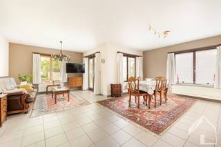 Leuke HOB nabij het centrum van Kessel met op de gelijkvloerse verdieping een inkomhal (met nog plaats om een vestiairekast te installeren) en...