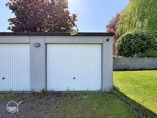 Deze garagebox is gelegen op goede locatie in de Visitatiestraat te Sint-Amandsberg. Beschikbaar vanaf 01/07/2026 en te bezoeken na afspraak...