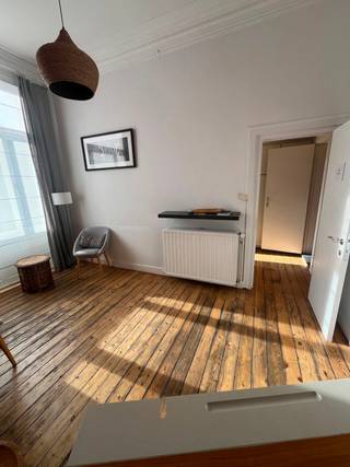 <p><span>For rent: a beautiful professional space of approximately </span><strong><span>200 m² spread over 3 floors (no elevator)</span></strong><span>, located at Avenue Brugmann 229 in Ixelles. The property benefits from an easily accessible location, in a lively neighborhood with excellent public transport connections.</span></p>
<p><span>The space consists of a </span><strong><span>waiting room, a fully equipped kitchen, two large offices and three smaller offices</span></strong><span>, offering a layout particularly well suited to a professional activity requiring several consultation or working spaces.</span></p>
<p><strong><span>The property is exclusively intended for a collective-interest equipment activity</span></strong><span>, in particular a </span><strong><span>paramedical activity</span></strong><span> or any similar activity compatible with this designation. This condition is essential and must be strictly respected.</span></p>
<p><span>The rent is </span><strong><span>€2,500 per month</span></strong><span>, plus </span><strong><span>€200 in monthly charges for water, gas and electricity</span></strong><span>, as well as </span><strong><span>€150 per month corresponding to the tenant’s share of the property tax</span></strong><span>.</span></p>