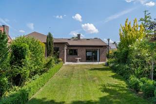 Op een uitstekende locatie in de geliefde Rechtstraat te Duffel bevindt zich deze charmante en zorgvuldig onderhouden woning met een ruime,...