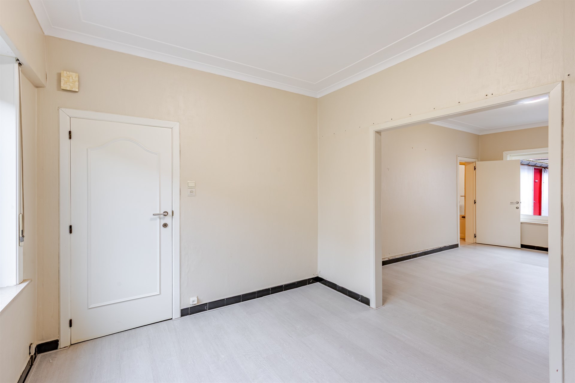 Op te frissen woning met twee slaapkamers en garage te Hofstade - foto 2