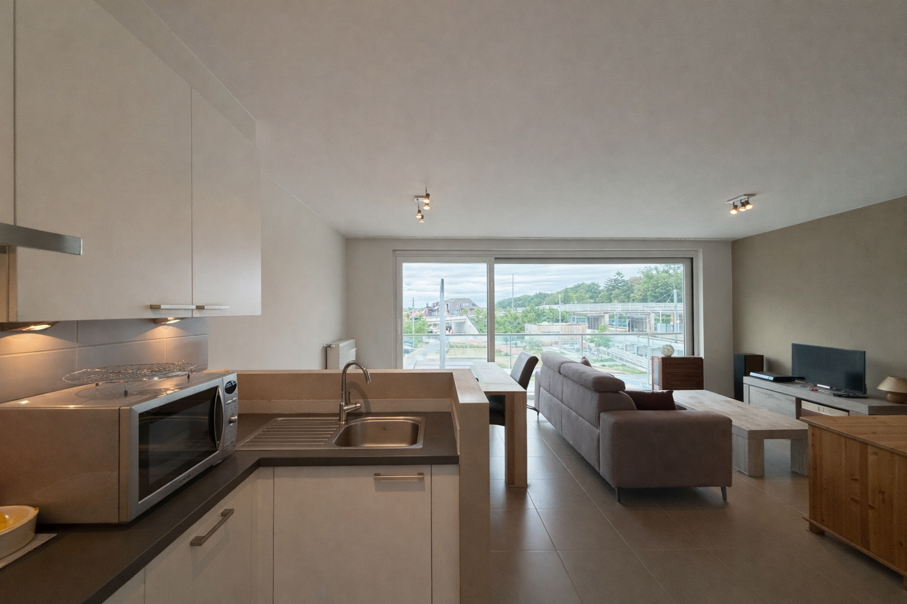 Instapklaar appartement met 2 slaapkamers en terras - foto 3