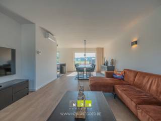 <span><strong>HALFVRIJSTAANDE NIEUWBOUWWONING MET 3 SLAAPKAMERS OP EEN PERCEEL VAN 4A58CA TE OUDSBERGEN (WIJSHAGEN) <br /><br />TROEVEN<br /></strong>- Rustige ligging. <br />- Gelegen in de buurt van natuurgebied "Duinengordel". <br />- Diverse wandel-en fietsroutes.<br />- Vlotte verbinding naar omliggende gemeenten.<br />- Volledig instapklaar &amp; afgewerkt met kwalitatieve materialen. <br />- Energiezuinige woning! A-label! <br />- Elektriciteit is conform! <br />- Aanwezigheid van airco in de woonkamer/keuken. <br />- 3 slaapkamers met mogelijkheid tot 1 extra slaapkamer op zolder.<br />- Mooie tuin met terras aan de achterzijde met een weids uitzicht.<br />- Totale vloeroppervlakte incl. zolderruimte: 139m². <strong><br /><br /></strong><strong>GELIJKVLOERS 00<br /></strong></span>- Inkomhal ((2,06 x 2,02)+(0,90 x 1,50)=5,51<span>m²)</span>: houten trap naar de eerste verdieping, tegelvloer. <br />- Woonkamer (3,72 x 8,26=30,73<span>m²):</span> airco, veel lichtinval dankzij grote raampartijen, schuifraam naar het terras, doorgang naar de keuken, laminaat<br />- Keuken (3,00 x 2,73=8,19<span>m²)</span>: geïnstalleerde keukenwand met onderkasten, bovenkasten, kookvuur,koelkast, microgolfoven; spoel/ziteiland met vaatwasser, spoelbak,lades, kasten; deur naar koele berging en achterzijde van de woning, tegelvloer. <br />- Berging (1,73 x 2,60=4,50<span>m²)</span> aansluiting wasmachine en droogkast, tegelvloer. <br />- Gastentoilet (0,98 x 1,47=1,44<span>m²)</span>: spoelbakje koud water, hangtoilet, tegelvloer. <br /><br /><span><strong>VERDIEPING</strong> <strong>+01<br /></strong>- Overloop (1,06 x 3,11=3,30m²): houten trap naar het gelijkvloers en tweede verdieping, laminaat. <strong><br /></strong></span>- Badkamer (3,89 x 2,58=10,04<span>m²)</span>: ingericht badmeubel met dubbele lavabo en onderlades, spiegel met ledverlichting; betegelde inloopdouche, hangtoilet, tegelvloer. <br />- Slaapkamer 1 achtergevel ((2,55 x 3,92) +( 1,2 x 2,71 )= 13,25<span>m²))</span>: laminaat<br />- Slaapkamer 2 voorgevel (4,23 x 2,54=10,74<span>m²)</span>): laminaat.<br />- Slaapkamer 3 voorgevel (3,80 x 2,69=10,22<span>m²)</span>): laminaat. <br /><br /><span><strong>ZOLDERVERDIEPING</strong> <strong>+02 | BEREIKBAAR VIA VASTE HOUTEN TRAP<br /></strong></span>- Mogelijkheid tot nog een extra slaapkamer (6,47 x 6,34=41,02<span>m²)</span>: vloer + plafond nog af te werken, dakhelling geïsoleerd. <br /><br /><span><strong>EXTERIEUR<br /></strong></span>- Oprit met grindkiezel.<br />- Achterzijde afgesloten met toegangspoort. <br />- Ruim terras (6,75 x 4,85=32,74): voorzien van buitenkraantje, tegelvloer. <br />- Volledig omheinde tuin. <br /><br /><span><strong>7 ZONNEPANELEN SINDS 24/03/2026</strong><br />- In de verkoopprijs zit het volledige zonnepanelensysteem begrepen (zonnepanelen, omvormer, collectoren e.a. toebehoren).<br /><br /><strong>EXTRA</strong> | De binnendeuren worden geschilderd opgeleverd.<br /><br /></span><span>Bekijkt u deze advertentie via een aanverwante vastgoedsite, surf dan zeker naar onze website <strong>www.N78vastgoed.be</strong> voor een uitgebreide beschrijving en foto's. <strong>Meer info: +32 (0)89 86 18 88 of info@N78vastgoed.be.</strong></span>