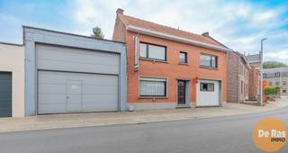 ERPE-MERE - Ruime woning met grote garage en tuin in MereOntdek deze solide woning op wandelafstand van het centrum van Mere. De woning beschikt over...