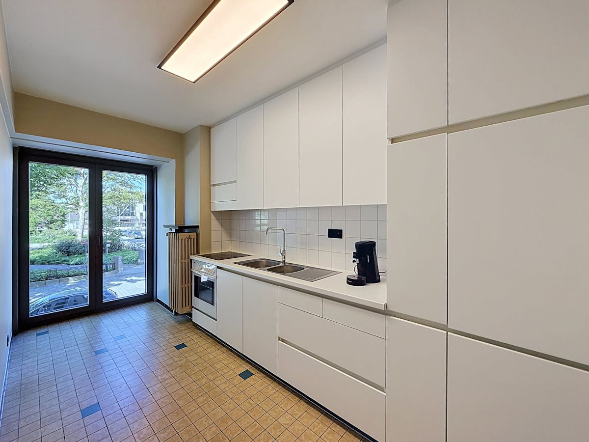 Appartement récemment rénové à louer dans le centre d'Ypres - photo 4