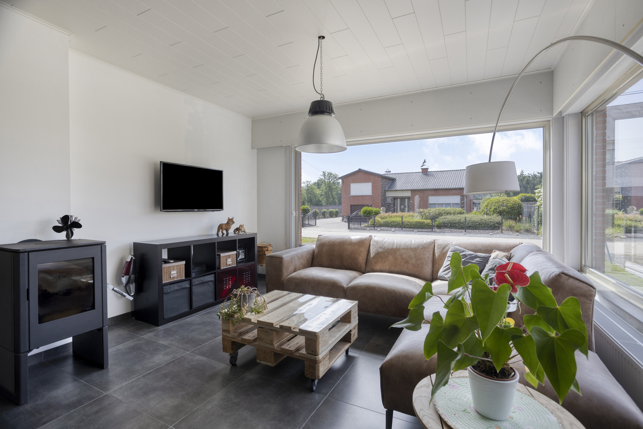 Lichtrijke vrijstaande woning op ruim perceel - foto 4