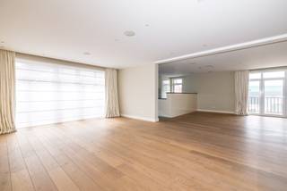 Dit topklasse appartement van ca 160m² is gelegen in een kleinschalig complex op wandelafstand van de Markt te Lichtaart. Het appartement omvat...