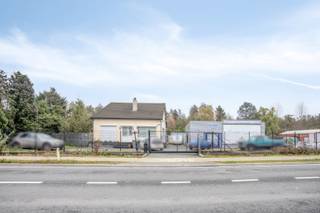 Deze te renoveren woning op een royaal perceel van 18 are 95 ca biedt een aangename groene setting aan de achterzijde van het perceel, terwijl...