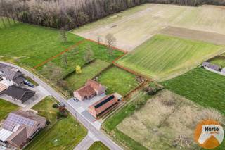 DIEPENBEEK - Unieke woning op +/- 52aIn het landelijke Diepenbeek, op een uitzonderlijk rustige locatie zonder naaste buren, vinden we deze volledig...