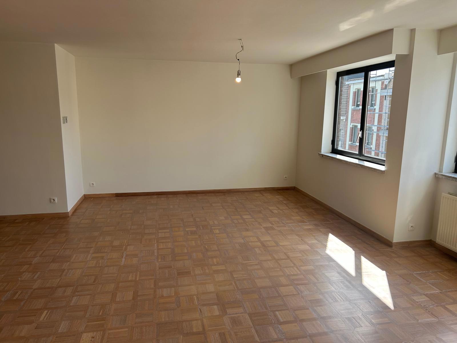 Gerenoveerd 3 slaapkamer appartement - foto 4